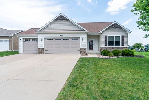 1716 E 58th St, Davenport, IA, 52807-3057 | Card Image