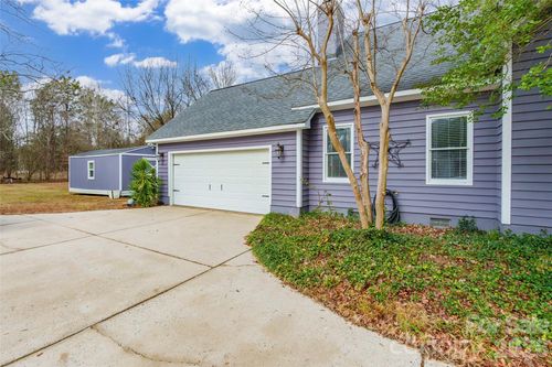 8230 Quail Hollow Dr, Harrisburg, NC, 28075-9641 | Card Image