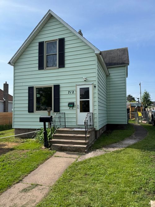 712 8th Ave, Two Harbors, MN, 55616-1312 | Card Image