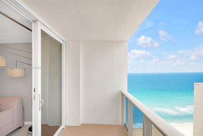 2002 - 3140 S Ocean Dr, Condo with 1 bedrooms, 1 bathrooms and null parking in Hallandale Beach FL | Image 1