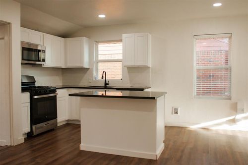 700 Santa Fe Dr, Clinton, OK, 73601-1828 | Card Image