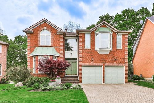 3952 Rolling Valley Dr, Mississauga, ON, L5L5V9 | Card Image