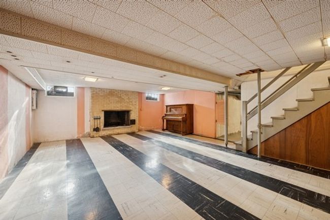 5623 N Manor Ln, House other with 3 bedrooms, 2 bathrooms and 2 parking in CHICAGO IL | Image 16