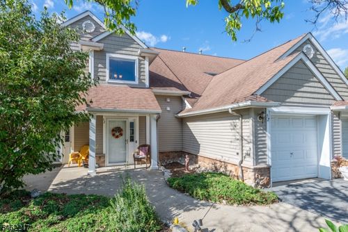 52 Bourne Cir, Hamburg, NJ, 07419-1290 | Card Image
