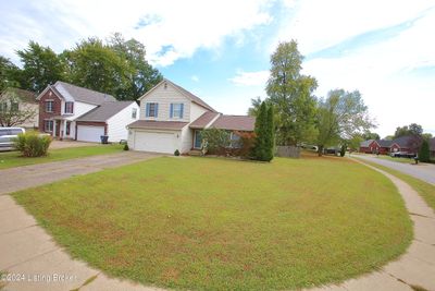 6800 Brook Bend Way, House other with 3 bedrooms, 2 bathrooms and null parking in Louisville KY | Image 2