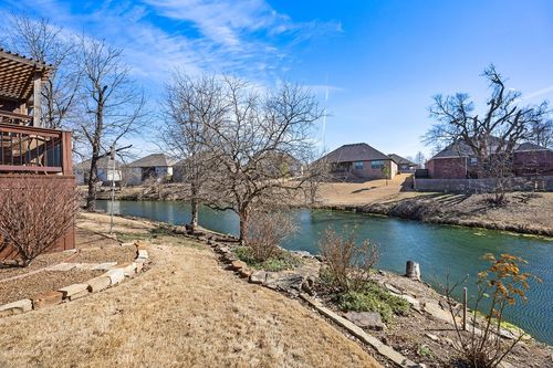 1685 S Coopers Cv, Fayetteville, AR, 72701-8946 | Card Image