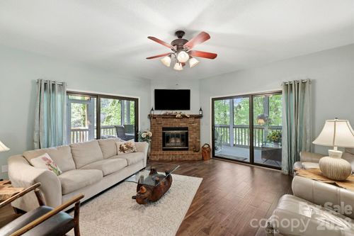 3509 Mountain Top Way, Hendersonville, NC, 28739-8846 | Card Image