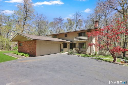 18 Ledgewood Rd, Redding, CT, 06896-2915 | Card Image