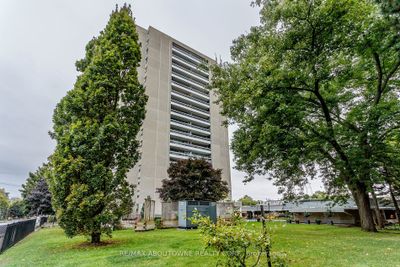 1006 - 2263 Marine Dr, Condo with 1 bedrooms, 1 bathrooms and 1 parking in Oakville ON | Image 2