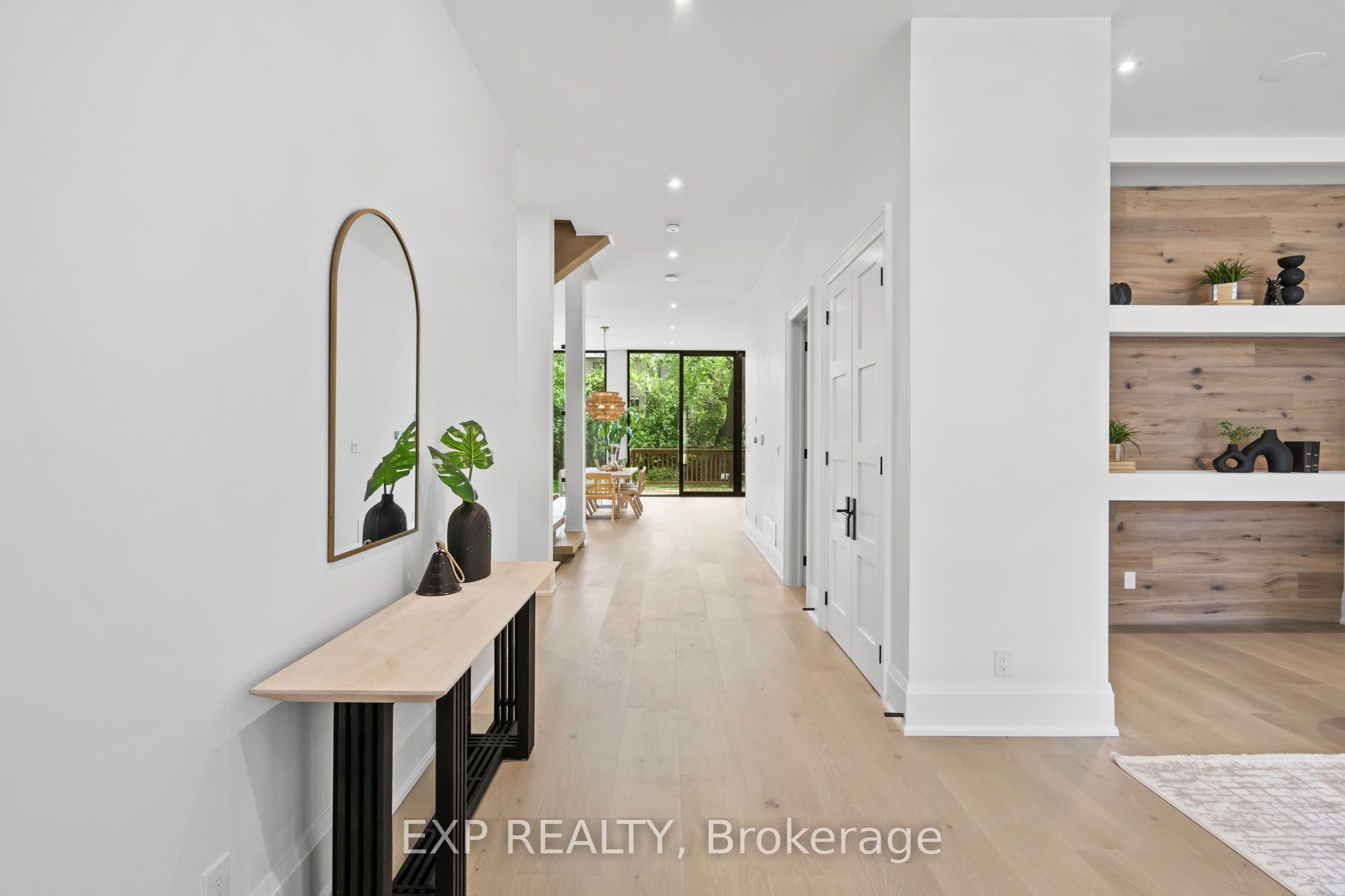 Residential in Toronto W06 5