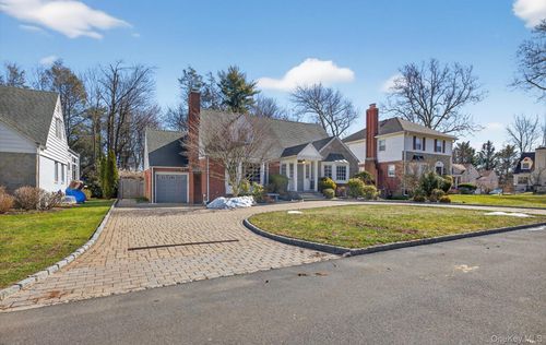 3 N Avalon Rd, Great Neck, NY, 11021-3906 | Card Image