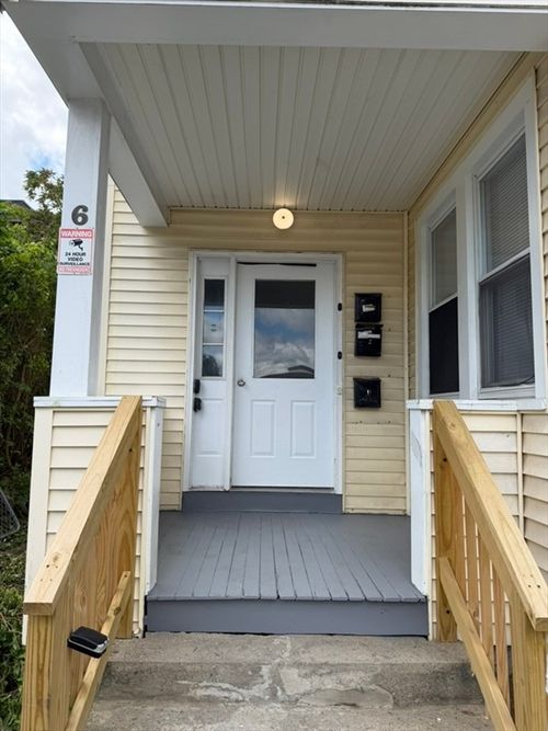 6 Dorchester St, Worcester, MA, 01610-2290 | Card Image