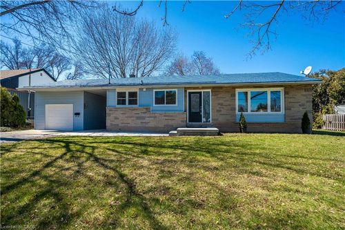 {{alt}} | Card Image