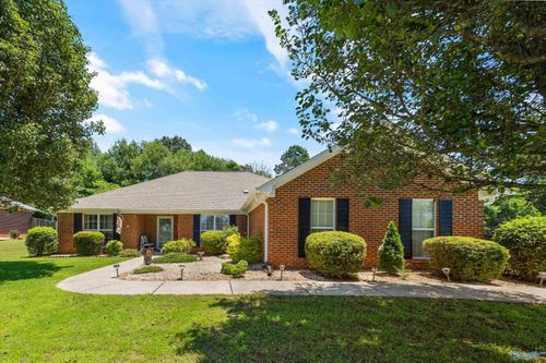 215 Grasslands Rd, Huntsville, AL, 35811-7949 | Card Image