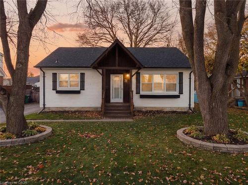 74 Duke St, Elmira, ON, N3B2X9 | Card Image