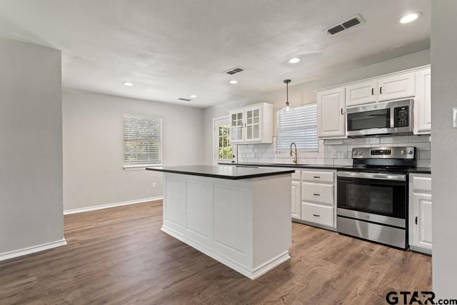 18112 County Road 2142, House other with 3 bedrooms, 3 bathrooms and null parking in Troup TX | Image 10