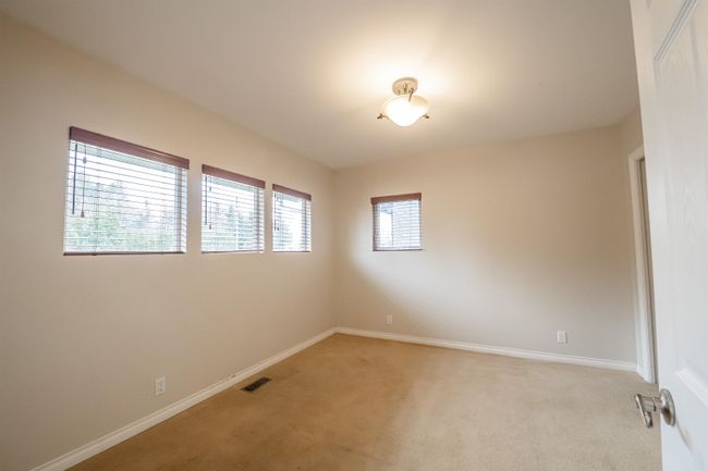 8607 10 Th Avenue, House other with 2 bedrooms, 2 bathrooms and 3 parking in Burnaby BC | Image 5