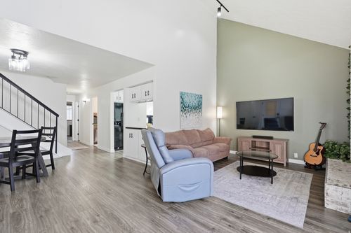 8109 S Cottonwood Hills Cir, Sandy, UT, 84094-0803 | Card Image