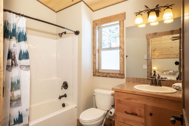 Upper level bathroom | Image 88