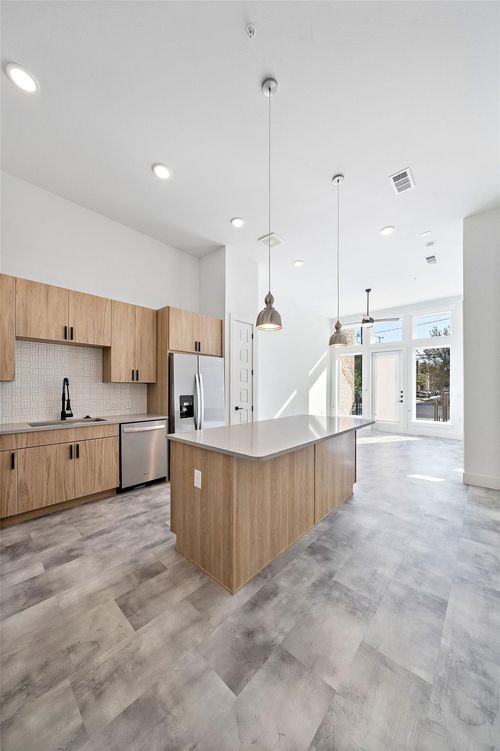 a12107-2520 Washington Ave, Houston, TX, 77007-1139 | Card Image