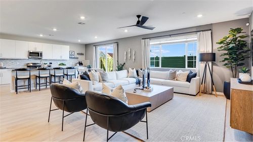 17593 Crabtree Mdws, Hesperia, CA, 92345-8207 | Card Image