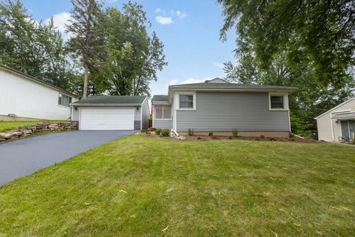 9 Grant Ave, Lake In The Hills, IL, 60156-3354 | Card Image