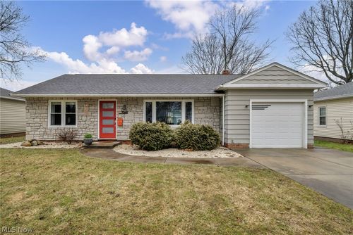 7048 Oakwood Rd, Parma Heights, OH, 44130-5041 | Card Image