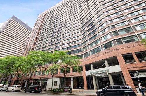 817-211 E Ohio St, Chicago, IL, 60611-3225 | Card Image