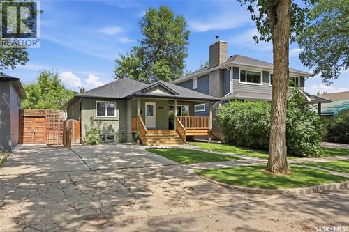 217 Isabella St E, House with 5 bedrooms, 3 bathrooms and null parking in Saskatoon SK | Card Image