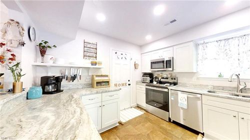 6 El Paso Ct, Hampton, VA, 23669-1511 | Card Image