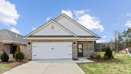 601 Stillwater Dr, Pearl, MS, 39208-1104 | Card Image