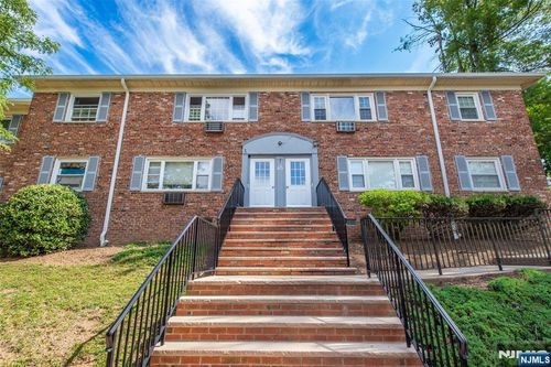 45 Wedgewood Dr, Verona, NJ, 07044-2129 | Card Image