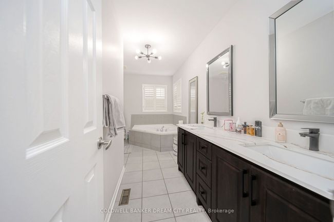 60 Capistro St, House other with 8 bedrooms, 5 bathrooms and 4 parking in Brampton ON | Image 23