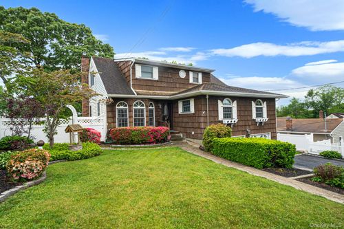 16 Carston St, Selden, NY, 11784-4024 | Card Image