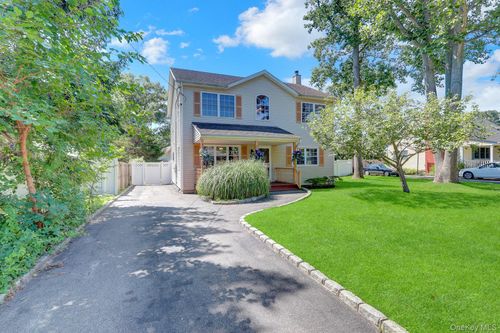 18 Astor Avenue, Brookhaven, NY, 11742 | Card Image