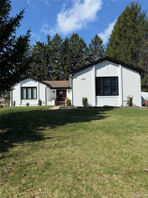53375 Bunny Ln, Shelby Township, MI, 48316-2401 | Card Image