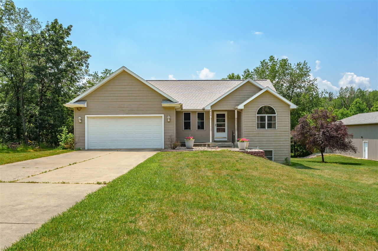 Almena Dr, Kalamazoo, MI 49009
