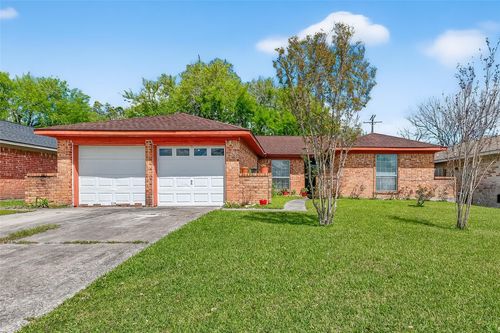 302 Windward Dr, League City, TX, 77573-9220 | Card Image