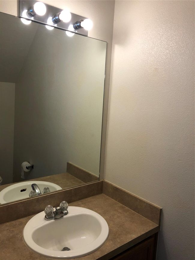 2011 Rustling Trees Way, Townhouse with 2 bedrooms, 2 bathrooms and 2 parking in Spring TX | Image 9