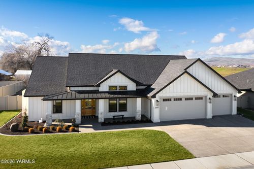 2009 S 94th Ave, Yakima, WA, 98903-4700 | Card Image