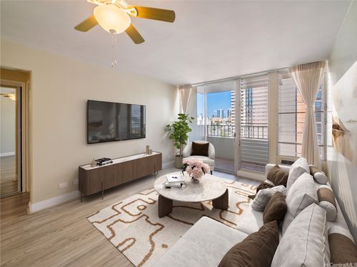 8c-796 Isenberg St, Honolulu, HI, 96826-2930 | Card Image