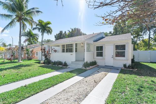 560 Ne 110th Ter, Miami, FL, 33161-7154 | Card Image