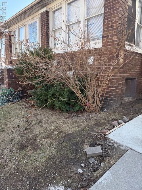 8055 Gartner St, Detroit, MI, 48209-1813 | Card Image