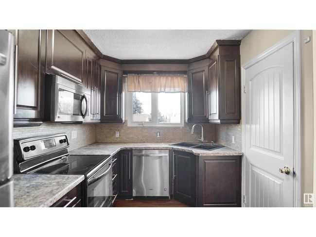 12815 79 St Nw, House other with 5 bedrooms, 2 bathrooms and 2 parking in Edmonton AB | Image 12