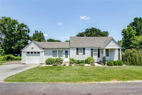 201 Oak St, East Alton, IL, 62024-1253 | Card Image