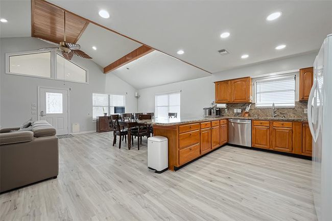 210 Sampan Dr, House other with 2 bedrooms, 2 bathrooms and 2 parking in Tiki Island TX | Image 15