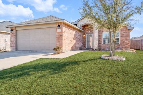 405 Emerald Creek Dr, Fort Worth, TX, 76131-3955 | Card Image