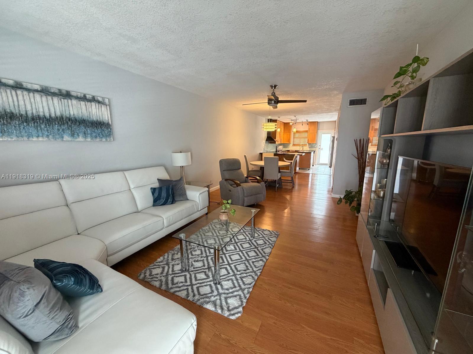 Residential Lease in Hallandale Beach