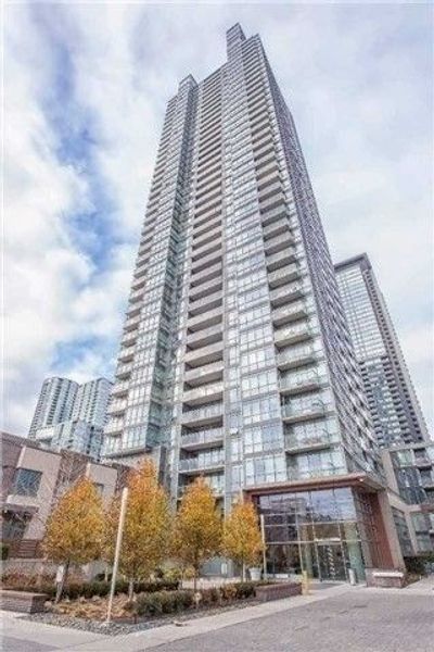 3812 - 15 Fort York Blvd, Condo with 2 bedrooms, 2 bathrooms and 1 parking in Toronto ON | Image 1