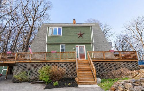 17 Hilltop Ave, Newburgh, NY, 12550-3036 | Card Image